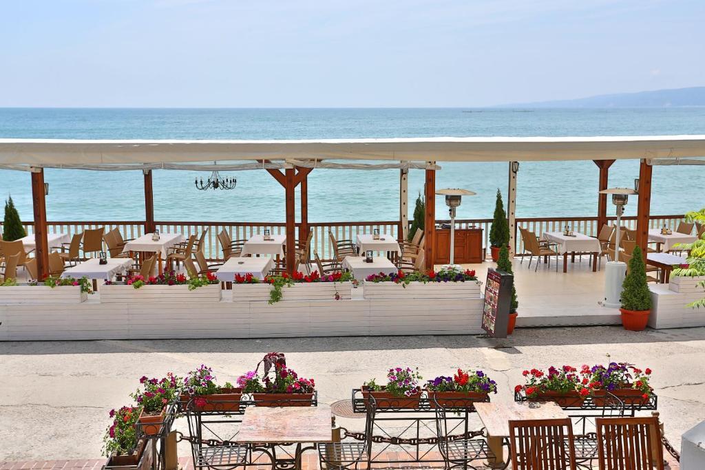 White House Family Hotel Spa Zone Balchik Exterior photo